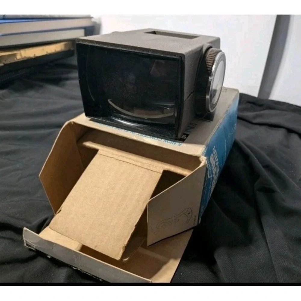 Vintage GAF Pana-Vue Zoom Slide Viewer 2x2 35mm Lighted 8x Zoom w/ Box